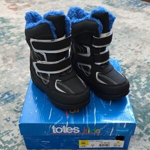 Totes Kids Black and Blue Winter Boots
